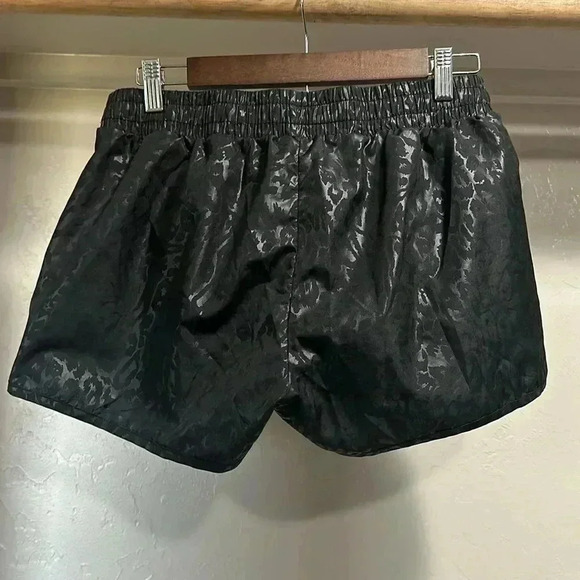 Shorts - Picture 4 of 5